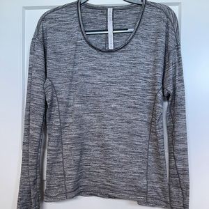 Lululemon Heathered Grey On the Run Scoop Neck Long Sleeve T-Shirt - Size 8